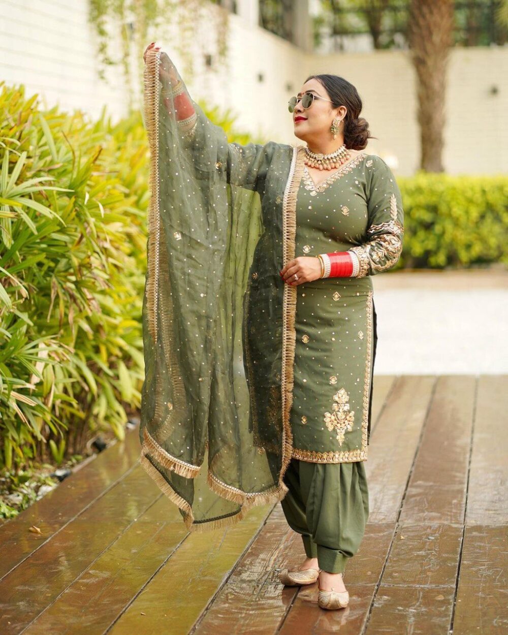 Suit Set of Crepe Fabric With Organza Dupatta with Handwork.