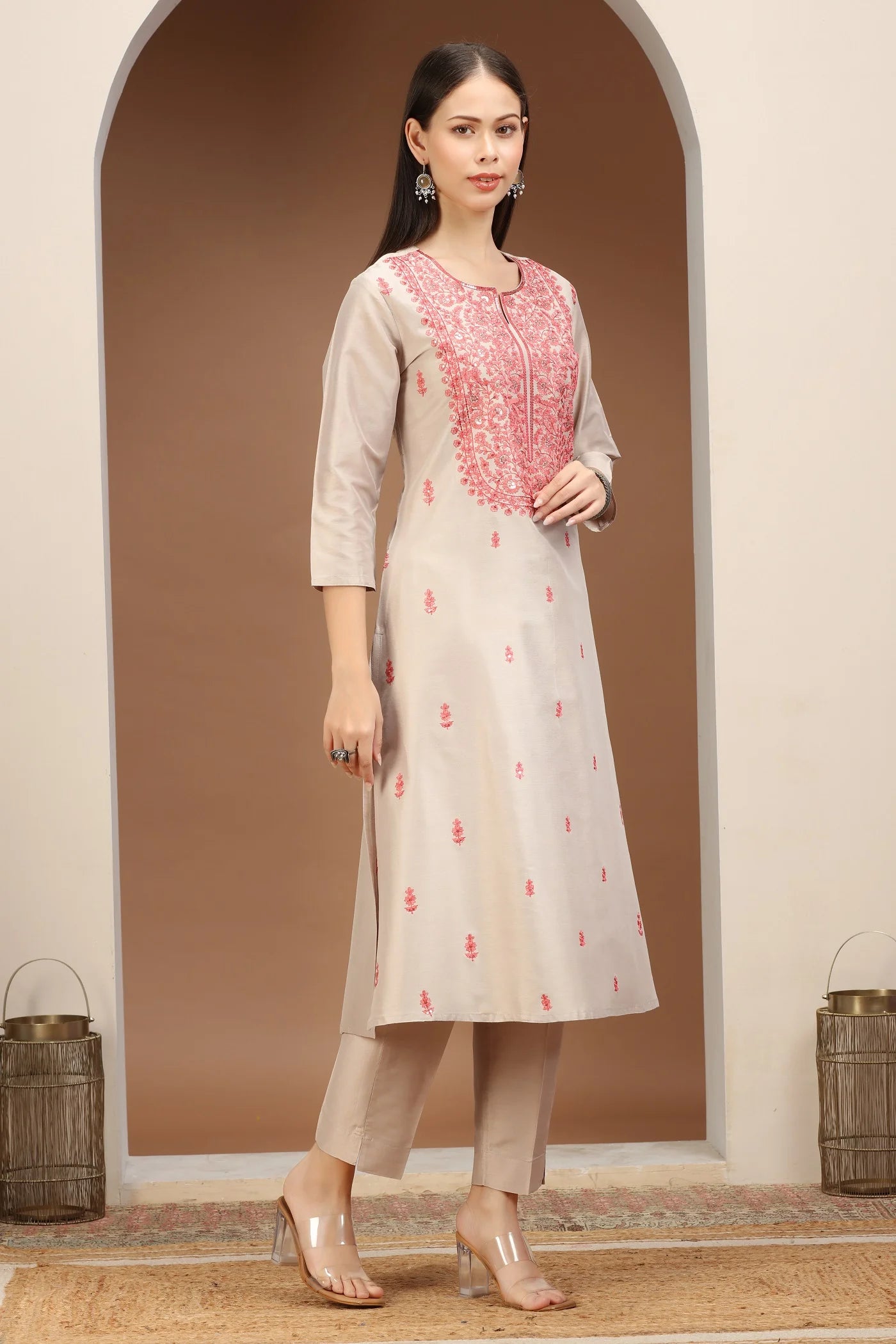 🌸 Graceful Light Grey Embroidered Straight Kurta Set 🌸