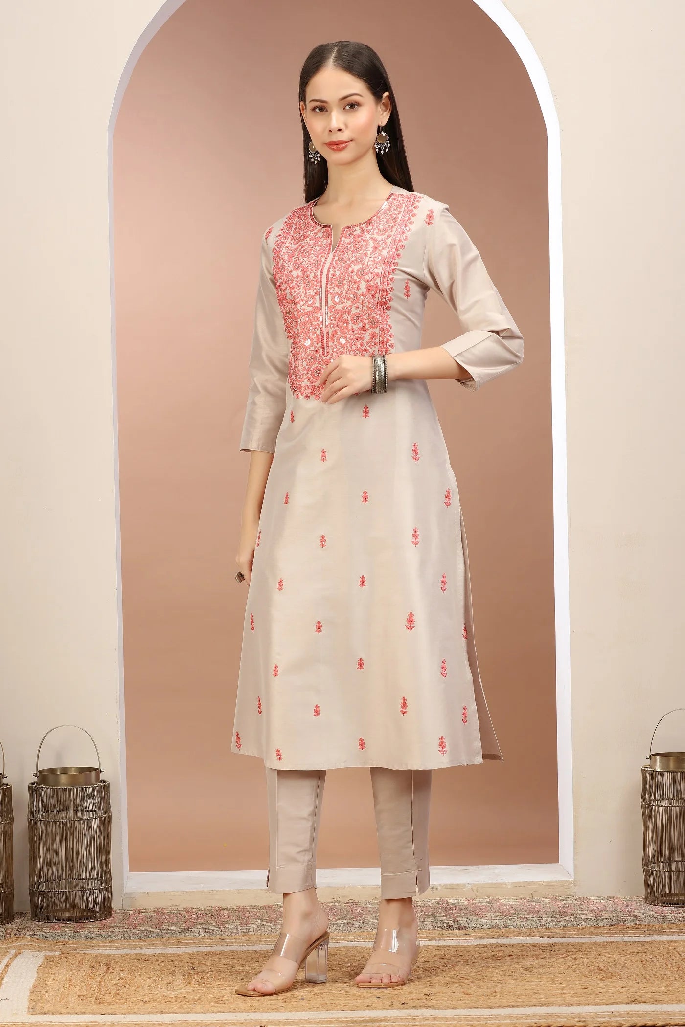 🌸 Graceful Light Grey Embroidered Straight Kurta Set 🌸